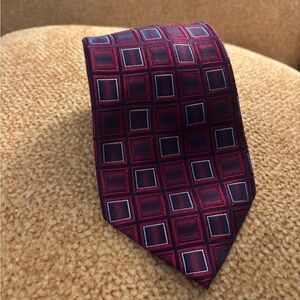 251A Ryan Seacrest silk Distinction Red and Navy Checkered Tie